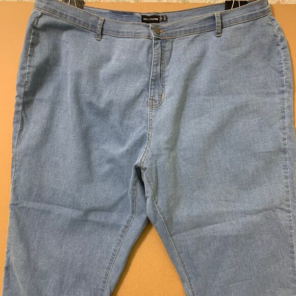 PRETTYLITTLETHING PLUS Light Wash Hi Waist Skinny Jeans Sz 20 - Picture 5 of 15